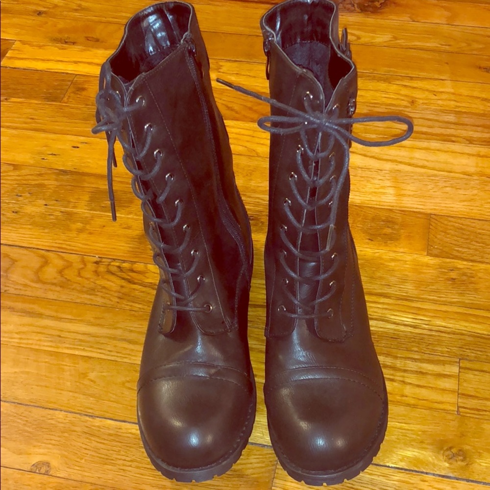 Combat boots